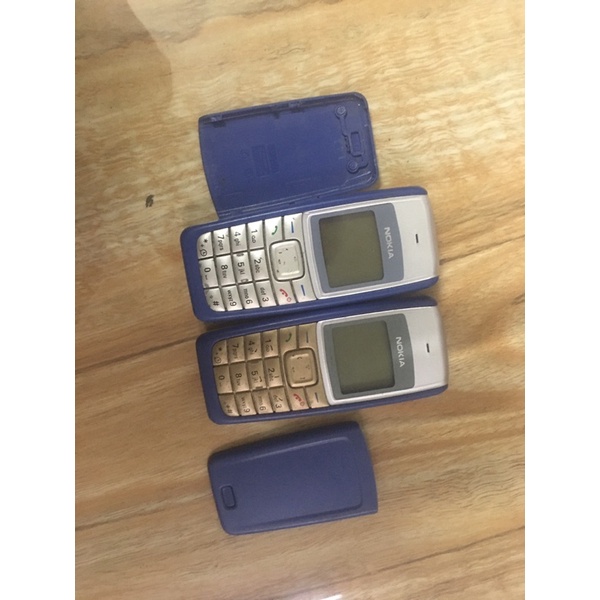 Điện thoại đen trắng nghe gọi , máy người già