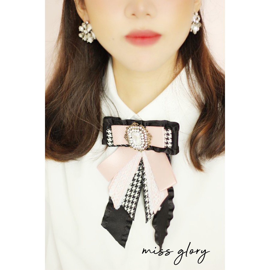 𝐑𝐎𝐒𝐄𝐋𝐘𝐍𝐍 𝐁𝐎𝐖 𝐁𝐑𝐎𝐎𝐂𝐇 - Cài áo nơ đen hồng đính đá