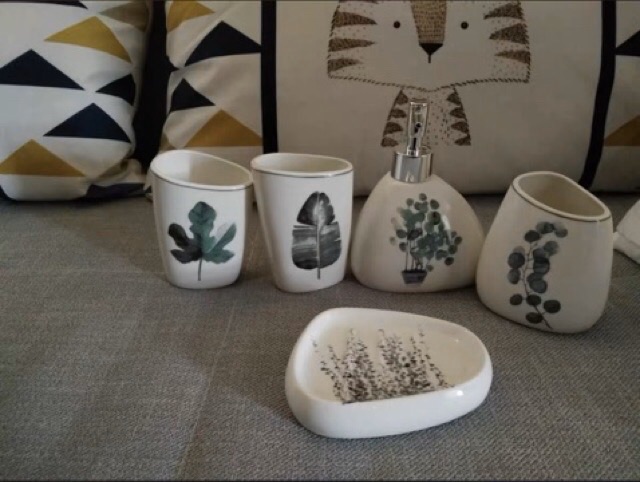 Bộ đồ dùng nhà tắm gốm sứ hình lá