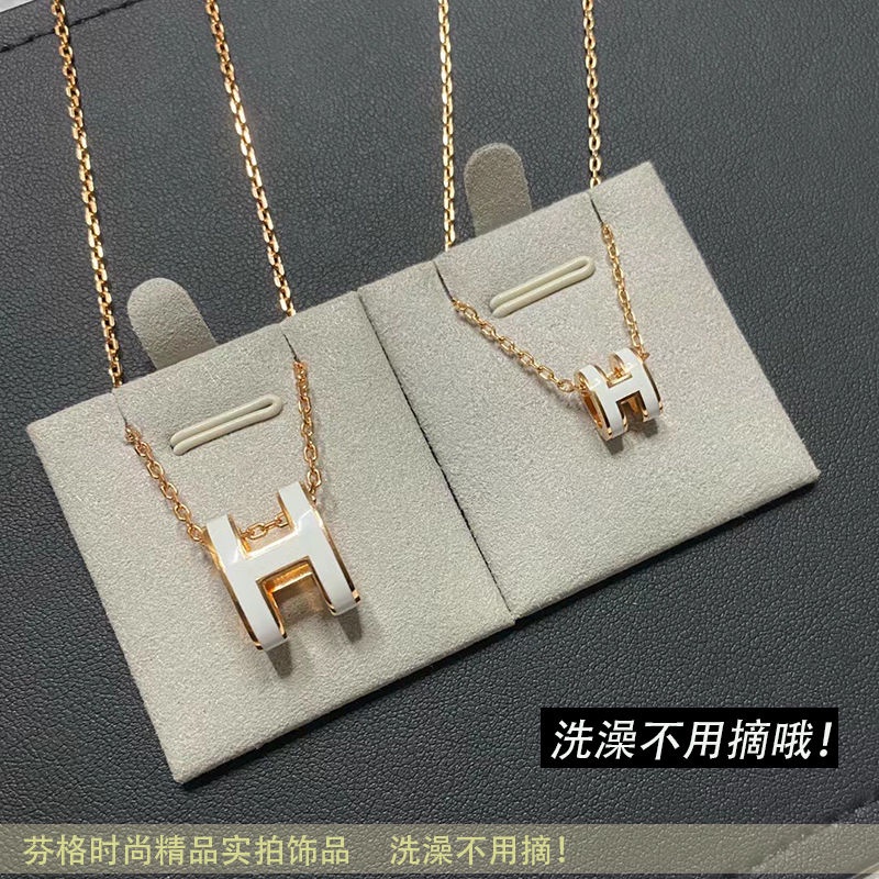 Vòng cổ Thép Titan Mạ Vàng Hồng 18K Phối Mặt Hình Chữ H Màu Trắng Đen Không Phai