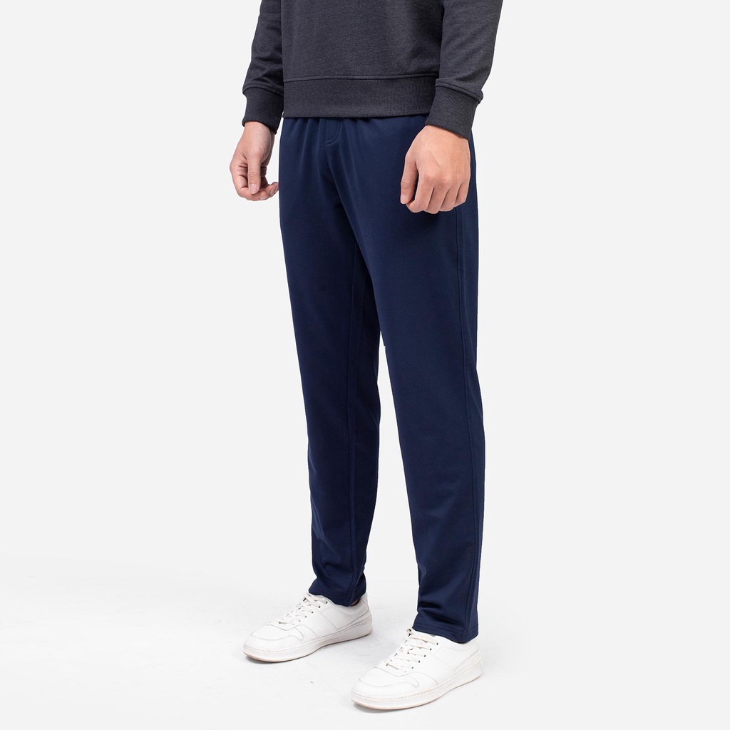 Quần thu đông nam Aristino APA002W1 chất liệu polyester giúp quần sáng bền màu phom regular giữ ấm