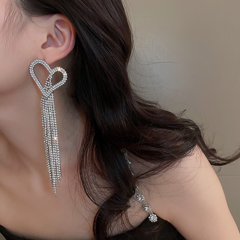 Bông Tai Tua Rua Đính Kim Cương Giả Cao Cấp Sang Trọng