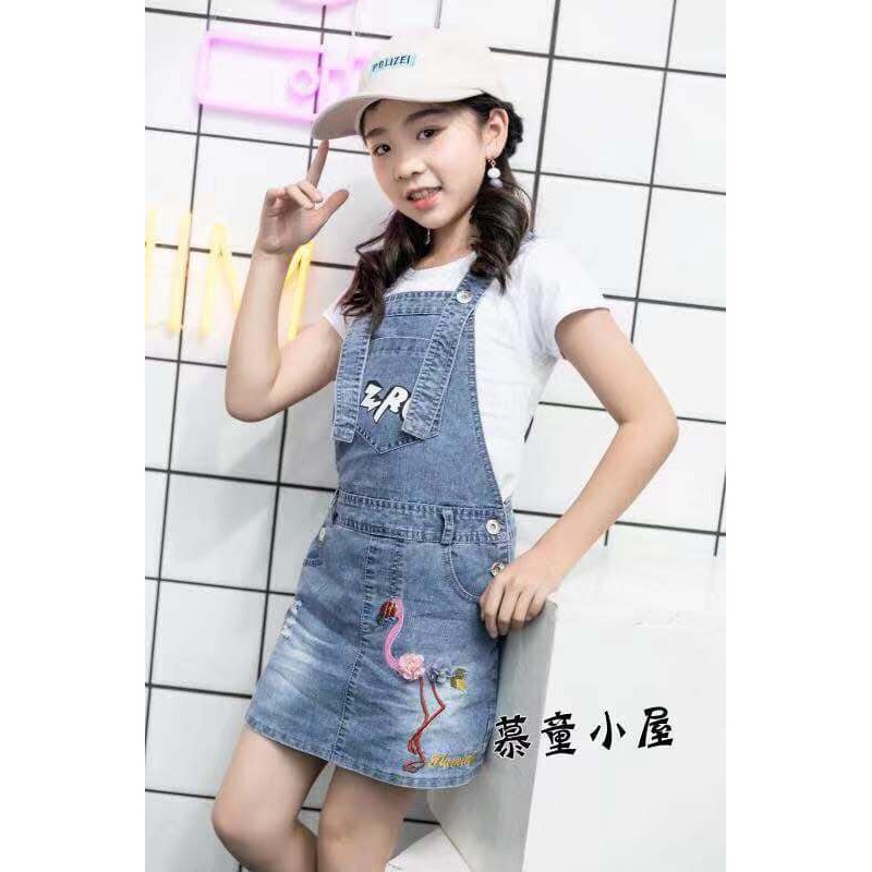 Yếm bò bé gái.