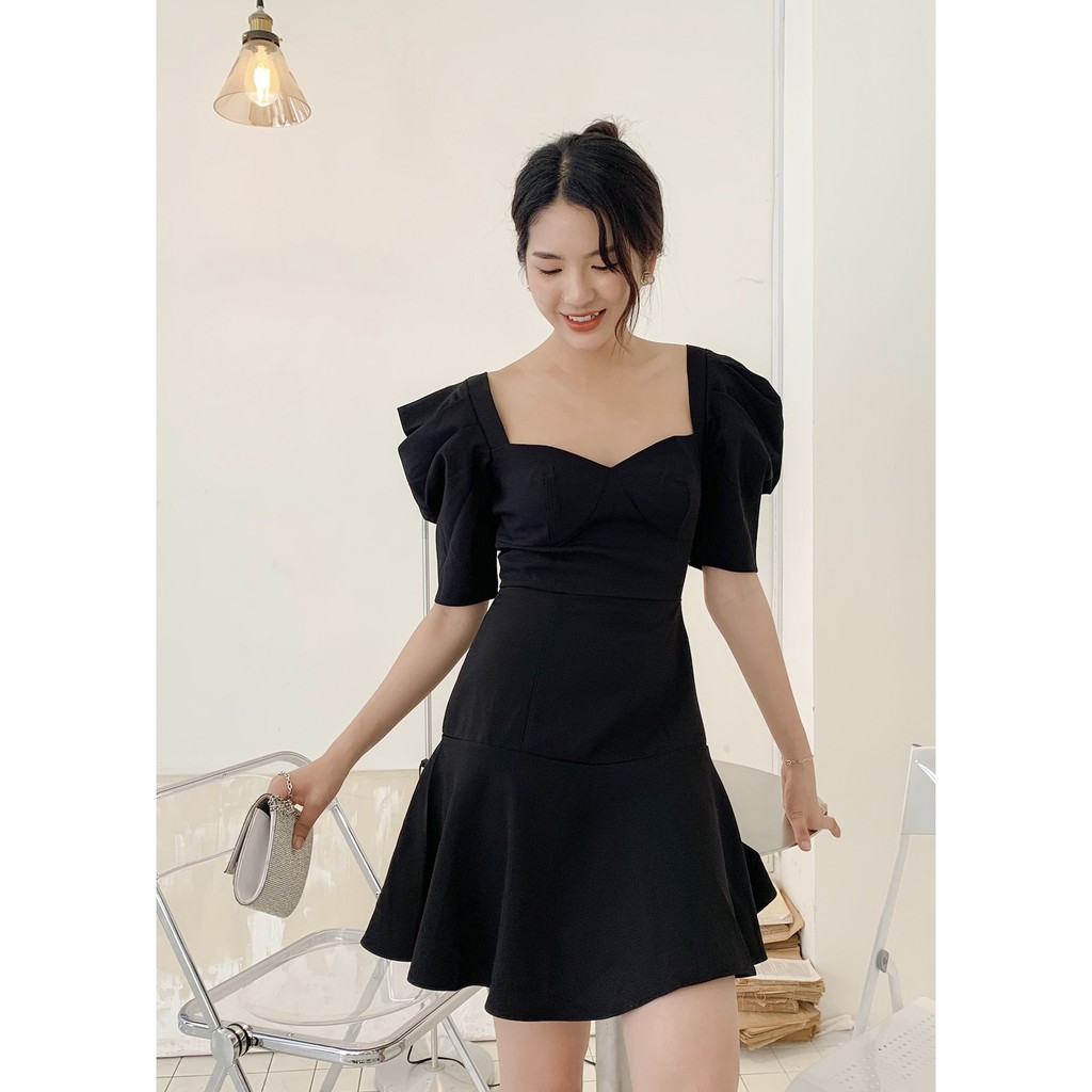 Đầm RECHIC tay phồng Kaity dáng ôm màu đen