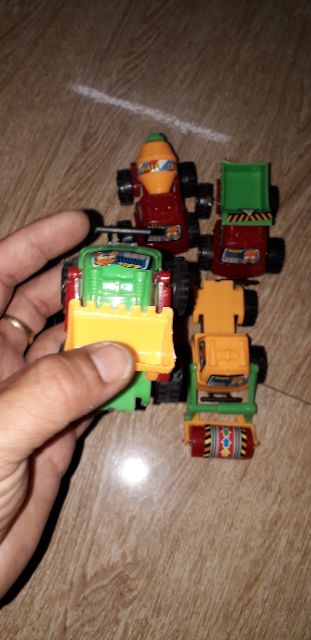 Set 6 xe mô hình xe công trình bằng nhựa chạy chớn