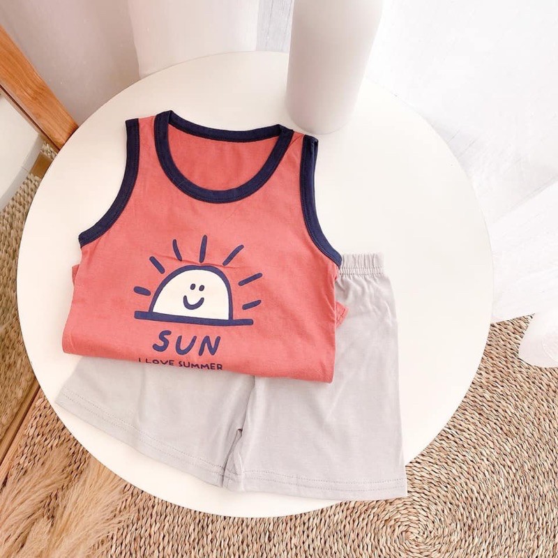 Bộ quần áo trẻ em