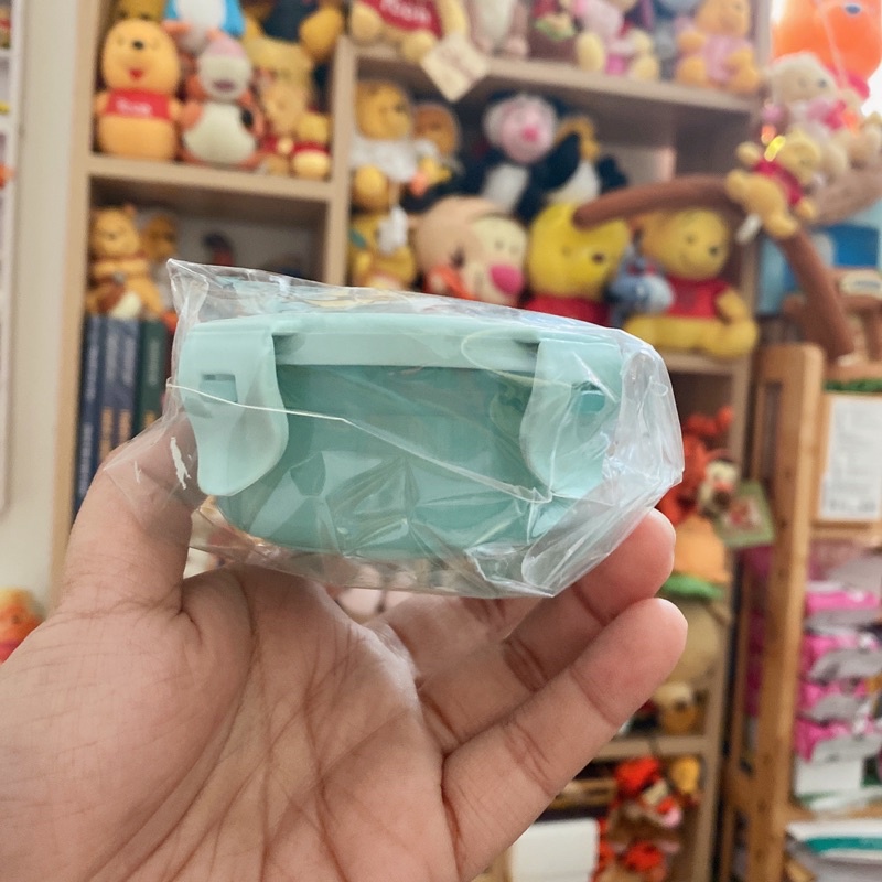 Hộp nhựa nắp gài gấu Pooh