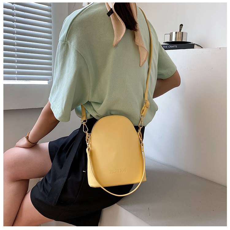 2021 ladies Messenger water bucket new fashion quality solid color seashell bag shoulder hundreds of mini bag