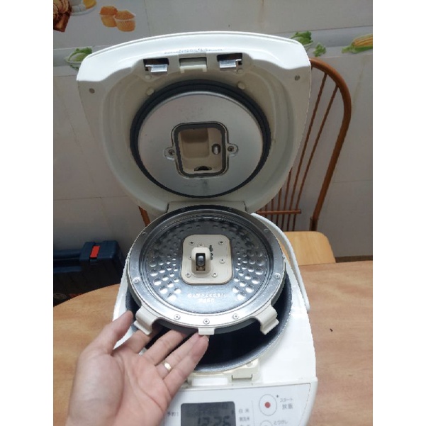 Nồi cơm điện cao tần áp suất sanyo xoài 1L8 nhật