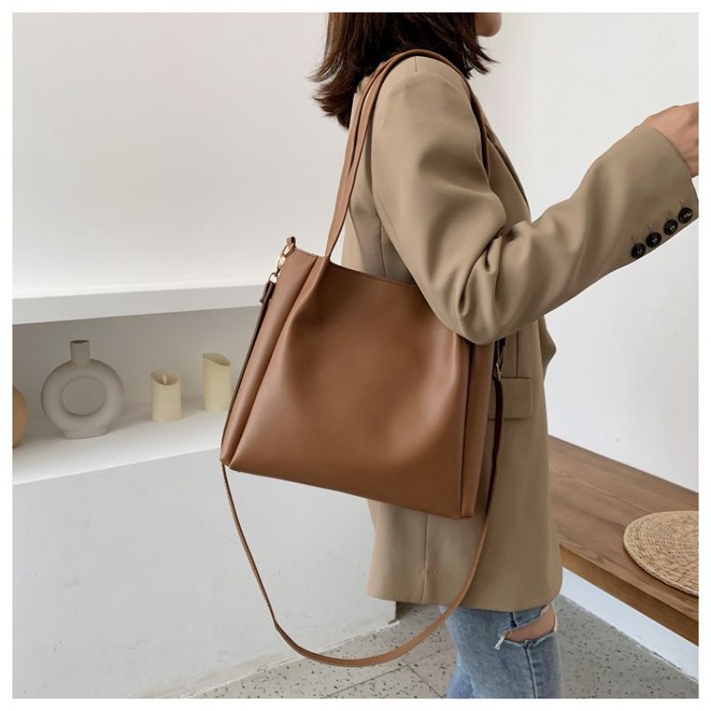 Túi tote để vừa laptop rộng dãi thoải mái để đồ