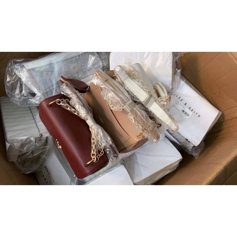 𝑻𝒖́𝒊 lyn đeo chéo