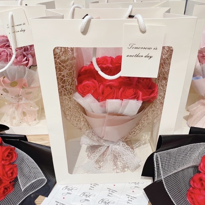 BÓ HOA SÁP 10 BÔNG TẶNG KÈM TÚI VÀ THIỆP