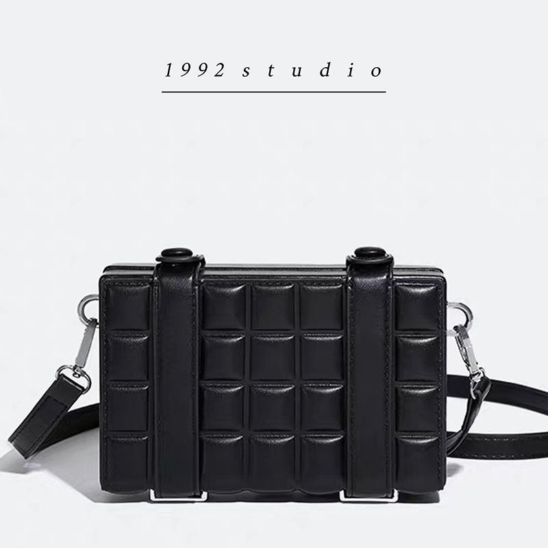 Túi xách unisex nam nữ 1992 s t u d i o / WINI BAG / túi hộp đeo chéo màu đen cá tính