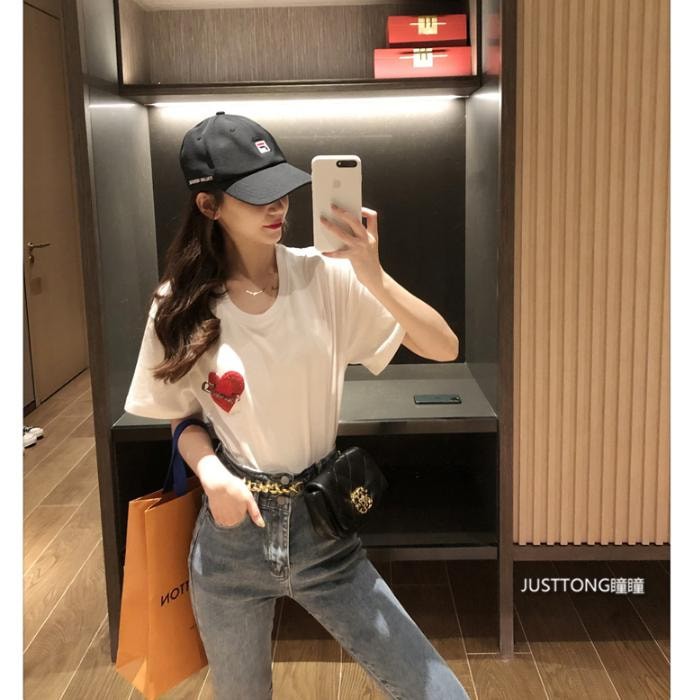 áo tim đính ghi băng cổ tròn