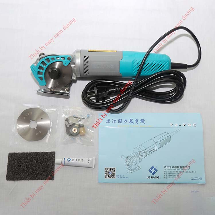 Máy cắt vải cầm tay YJ-70C thiết kế hiện đại cắt được 2,5 cm vải
