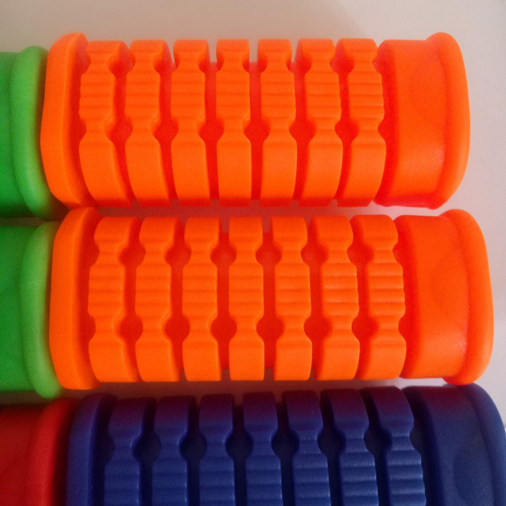 CẶP GÁC CHÂN TRƯỚC CAO SU MÀU CHO DREAM ,WAVE ,CUB