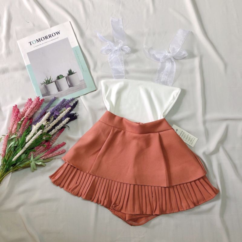 SET ÁO 2S RUY BĂNG+CHÂN VÁY DẬP LI TẦNG DƯỚI