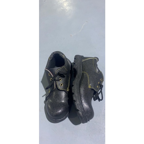 Giày bảo hộ lao động ABC chỉ vàng , Giá siêu rẻ, mũi sắt, lót thép, đế chống trơn