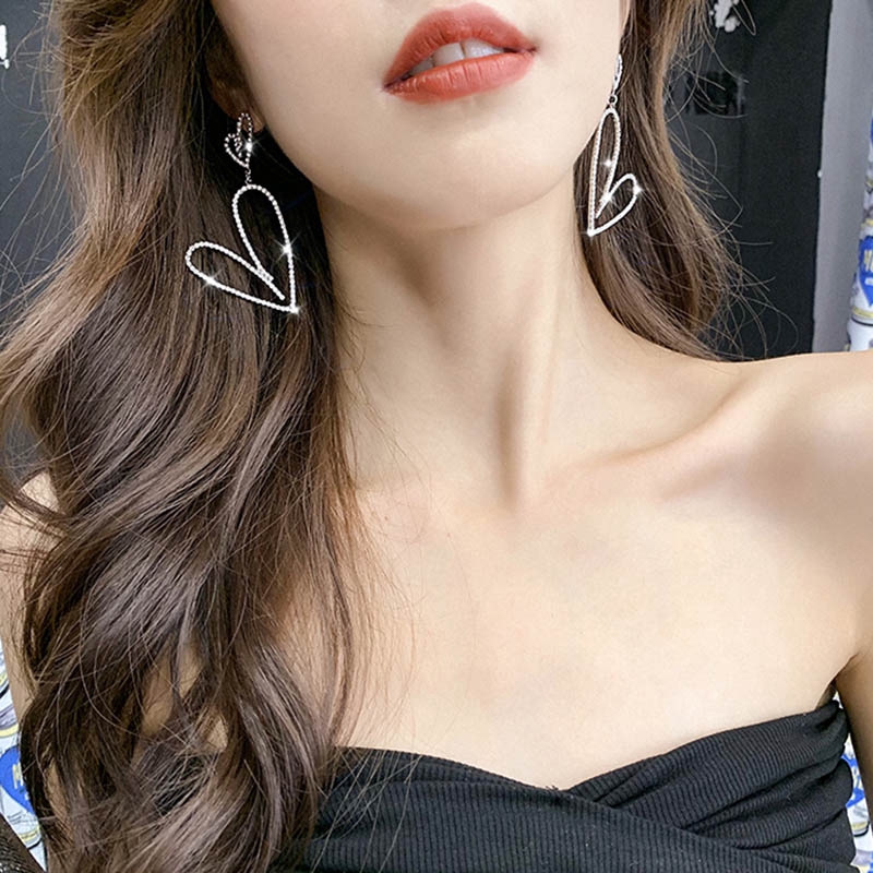 Đôi bông tai mạ bạc 925 hình trái tim đính kim cương giả