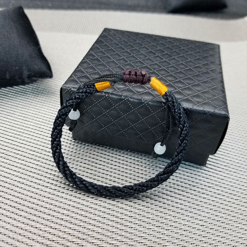 Vòng tay may mắn bện dây đơn giản làm quà tặng năm mới