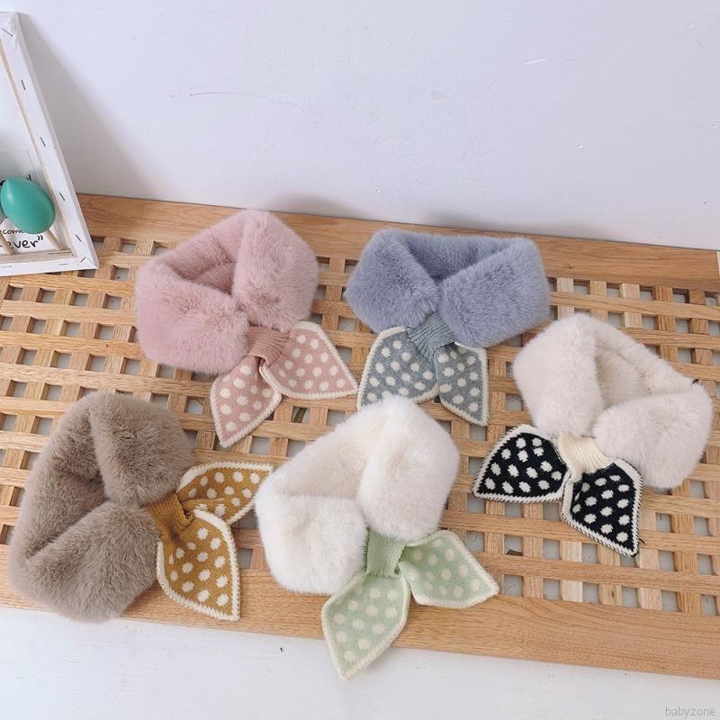 Khăn choàng len họa tiết chấm bi xinh xắn cho bé gái