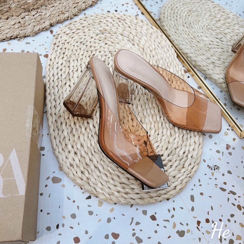 Guốc trong màu nâu gót trụ