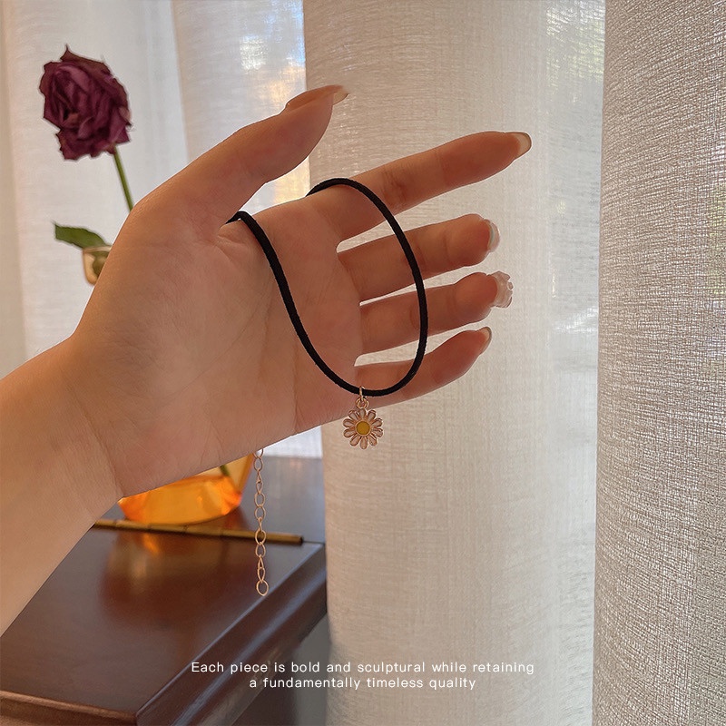 Vòng cổ Choker Ngắn Mặt Hoa Cúc Màu Đen Phong Cách Hàn Quốc Cho Nữ