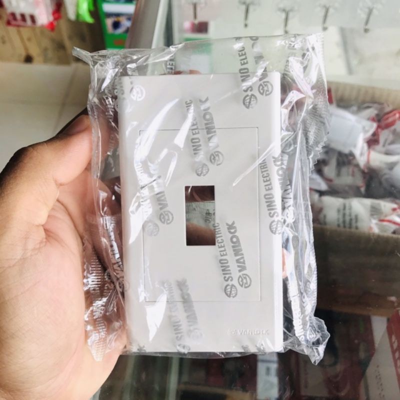 MẶT NHỰA CHỨA 1 MCB SINO S18121/AB