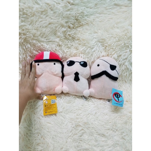 Gấu bông con bé Kiu ku Ciu đáng yêu đội nón bảo hiểm