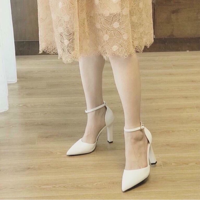 Sandan gót trụ kín mũi 9 cm