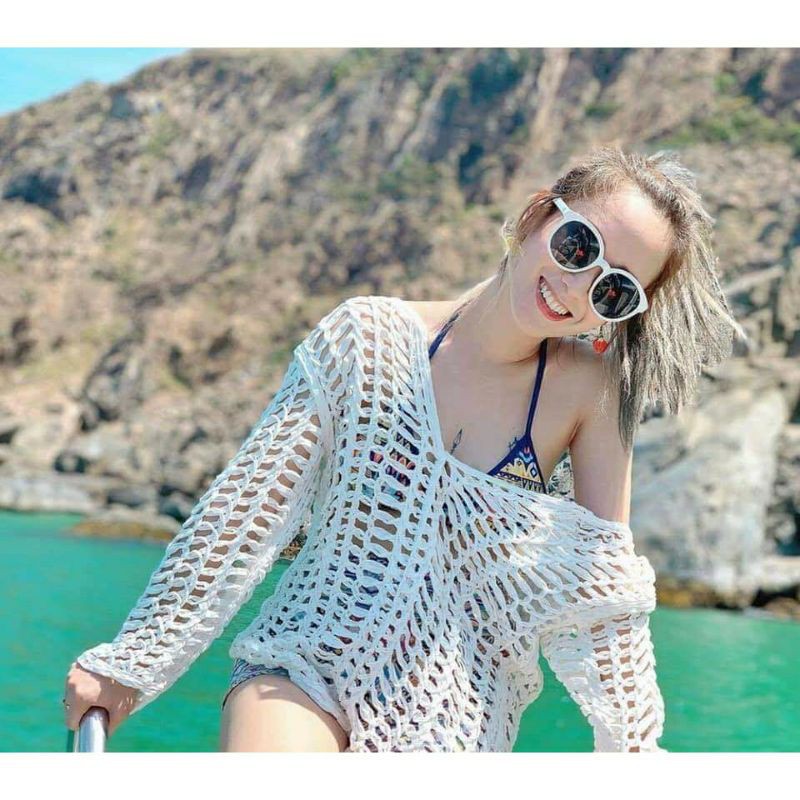 Kính mát thời trang V viền trắng HOT | BigBuy360 - bigbuy360.vn