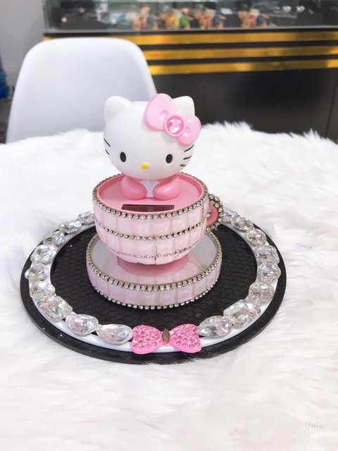 Tượng Hello kitty trang trí để taplo cực xinh