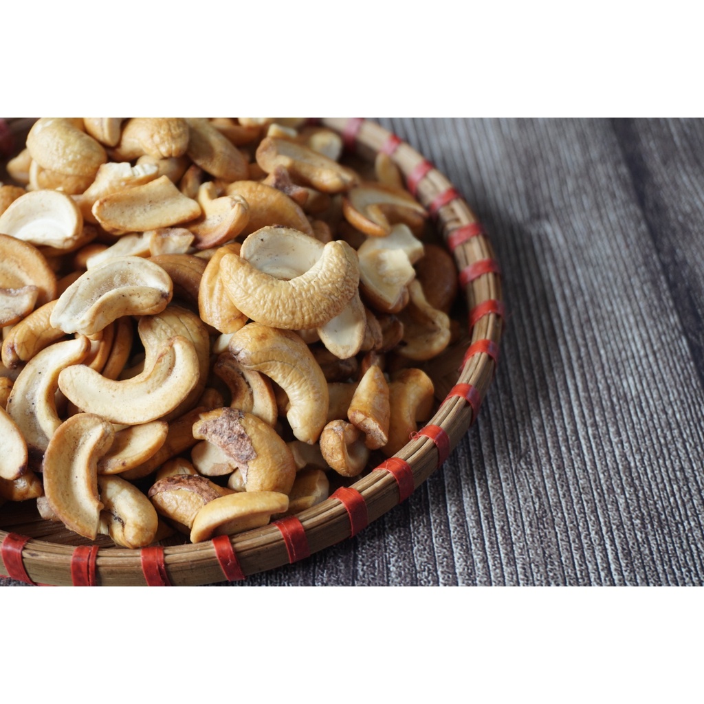Hạt điều vỡ đôi tách vỏ rang chín 100g , hàng loại 1
