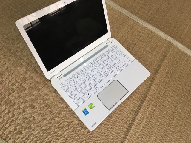Laptop Toshiba L40 trắng đẹp tinh khôi văn phòng sang trọng | BigBuy360 - bigbuy360.vn