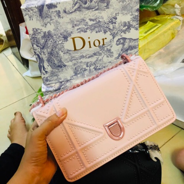 Túi chữ D viền đinh size 25