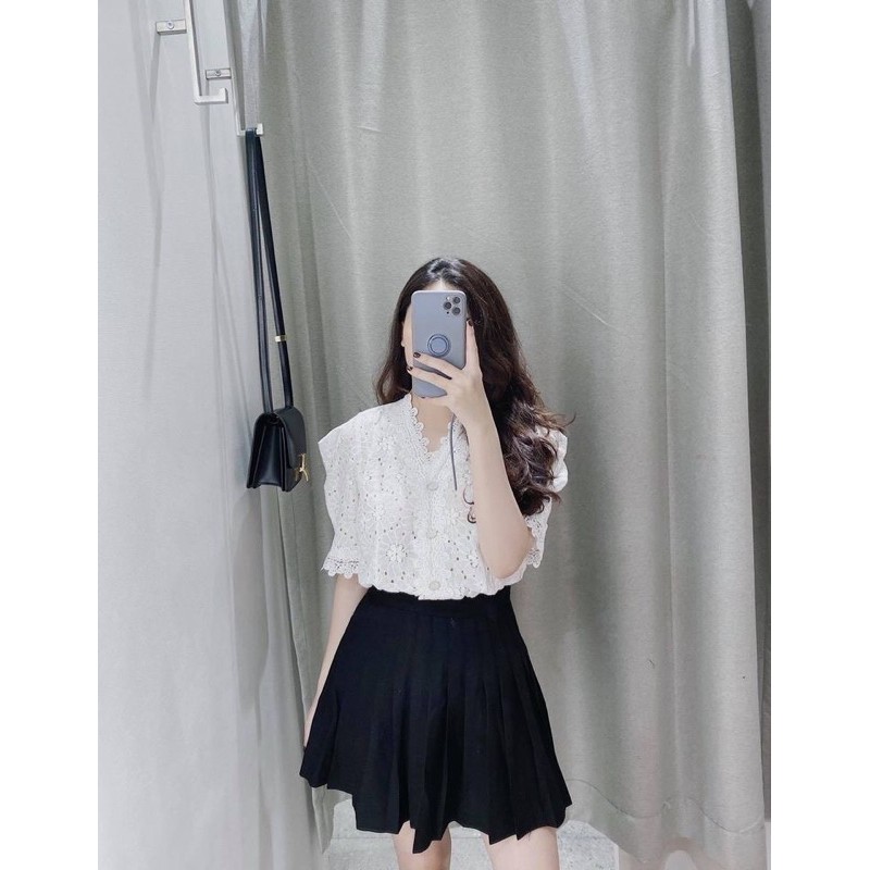 Áo ren trắng cúc đá