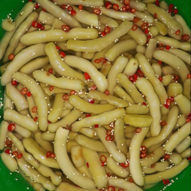 Me ngâm chua ngọt.