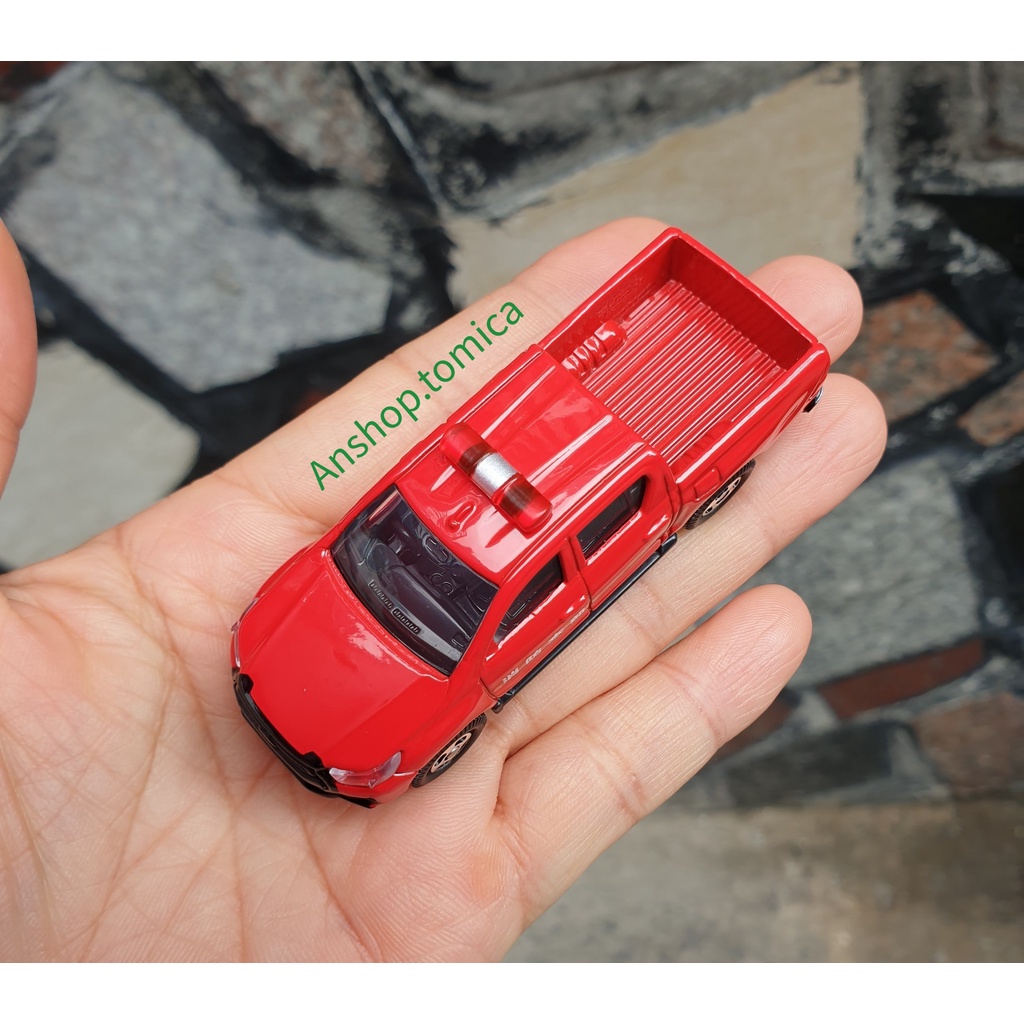 Mô hình xe Hilux bán tải cứu hỏa màu đỏ tomica Nhật Bản