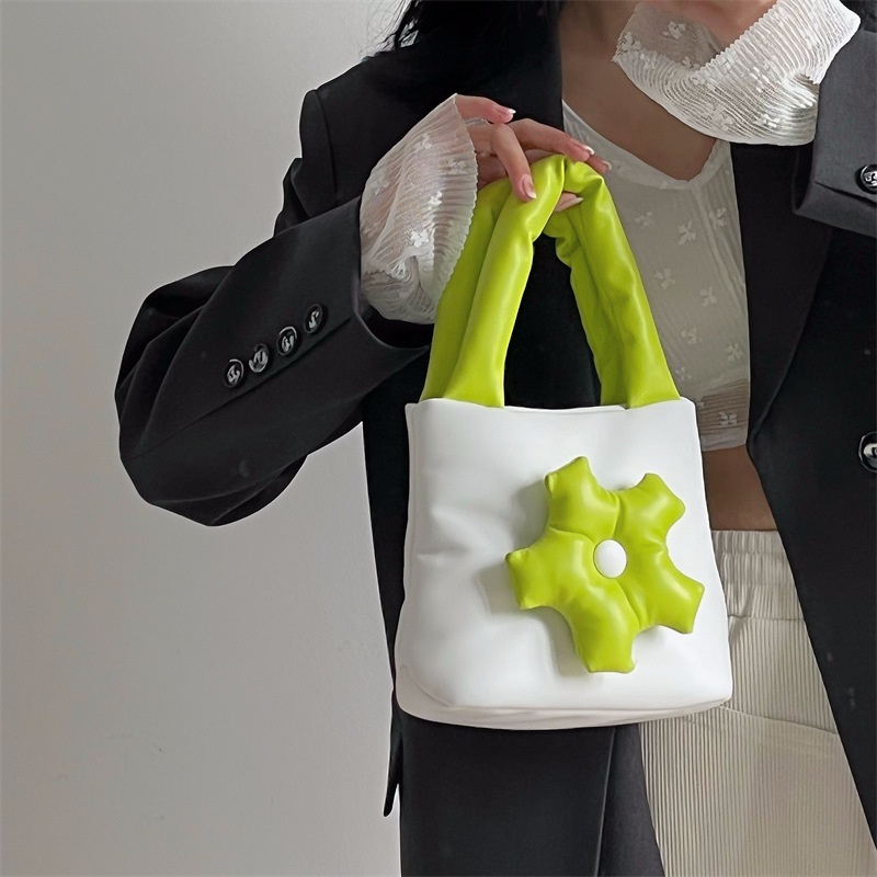 Túi Đeo Chéo Mềm Mại Hình Hoa Nhỏ Màu Xanh Dương Dễ Thương Cho Nữ