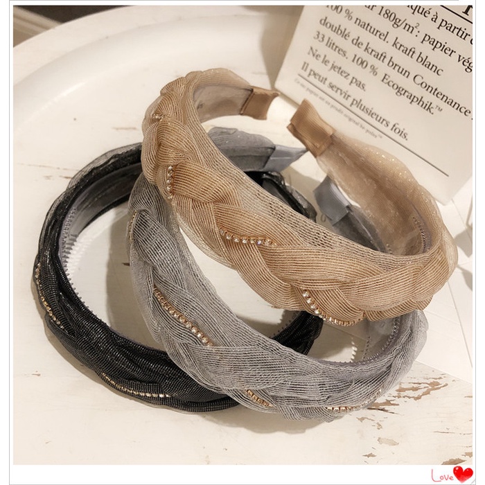 Cài tóc dịu dàng cho các bạn nữ có đính đá