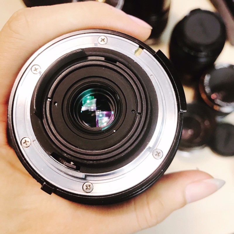 Ống kính MF Zoom-Nikkor 28-45mm F4.5 dùng tốt cho máy số Nikon