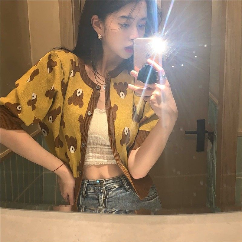 Áo sweater tay phồng ngắn họa tiết gấu cổ điển dễ thương thời trang mùa hè hàng mới 2021 cho bạn nữ