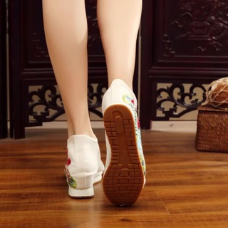 Giày thêu( sẵn đen size 37. Hàng oder)