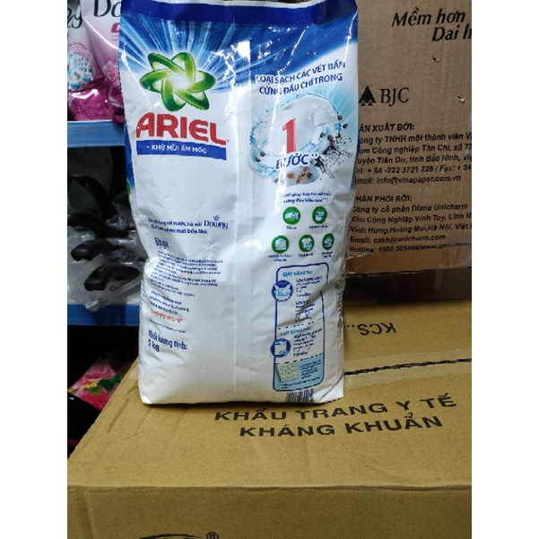 Bột giặt Ariel khử mùi ẩm mốc 5kg ( thích hợp phơi trong nhà)