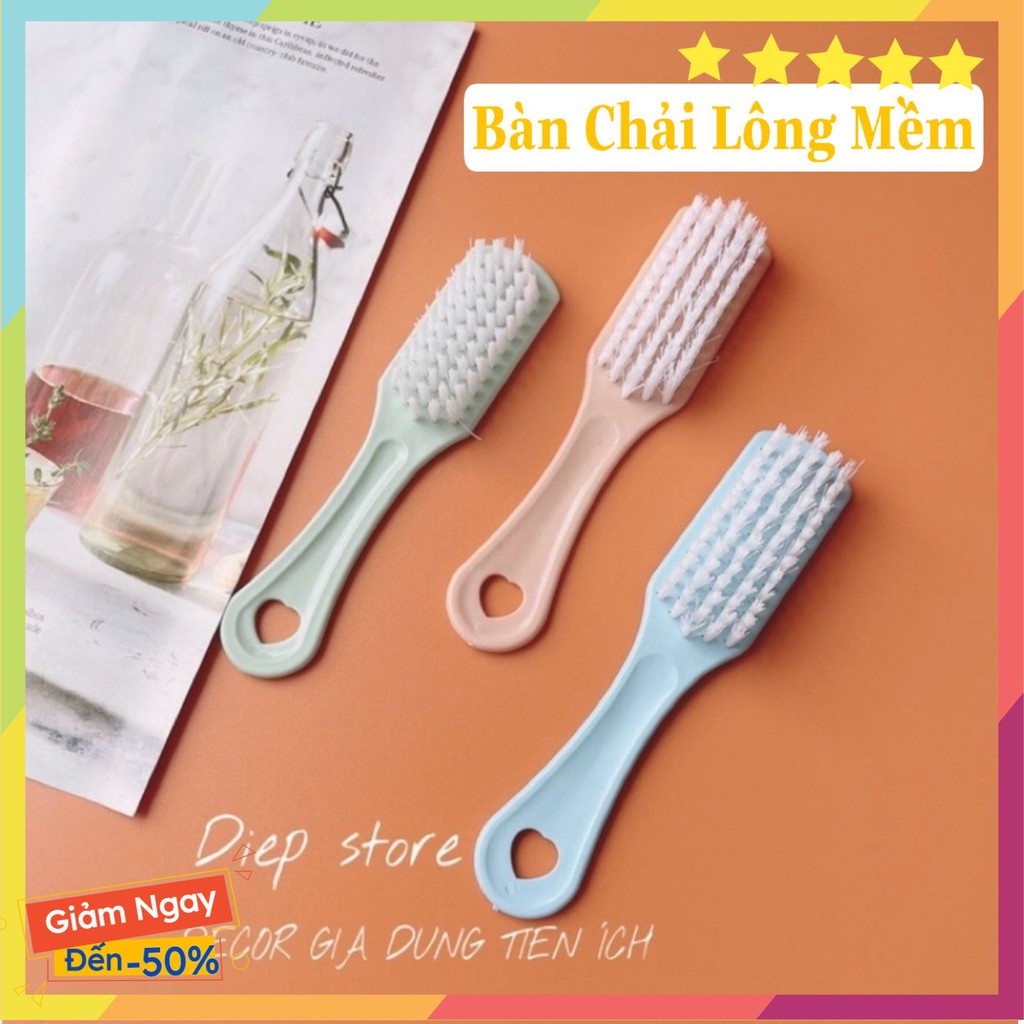 Bàn chải lông mềm -chà giày cán dài có móc treo tiện lợi QC226