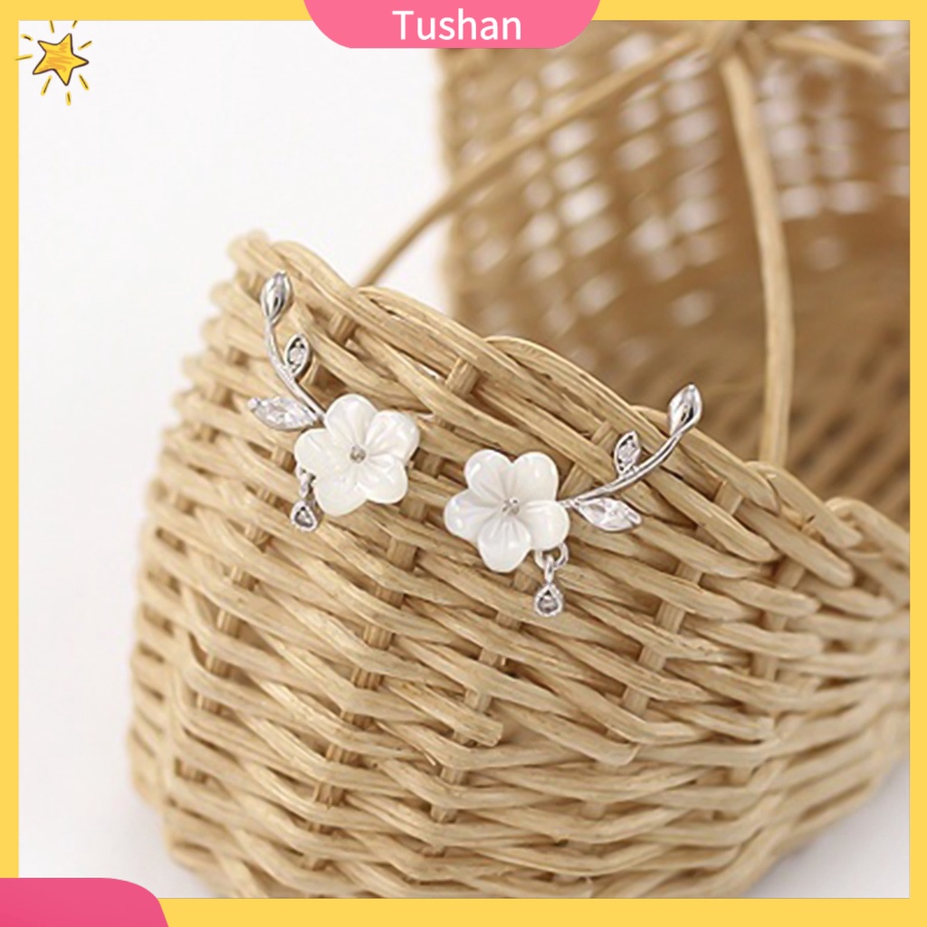 Hoa tai họa tiết thiết kế hình hoa đính đá lấp lánh