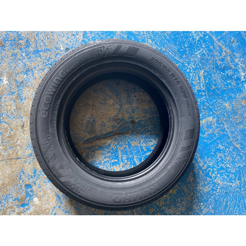 Lốp Kumho 205/60R16 KH27