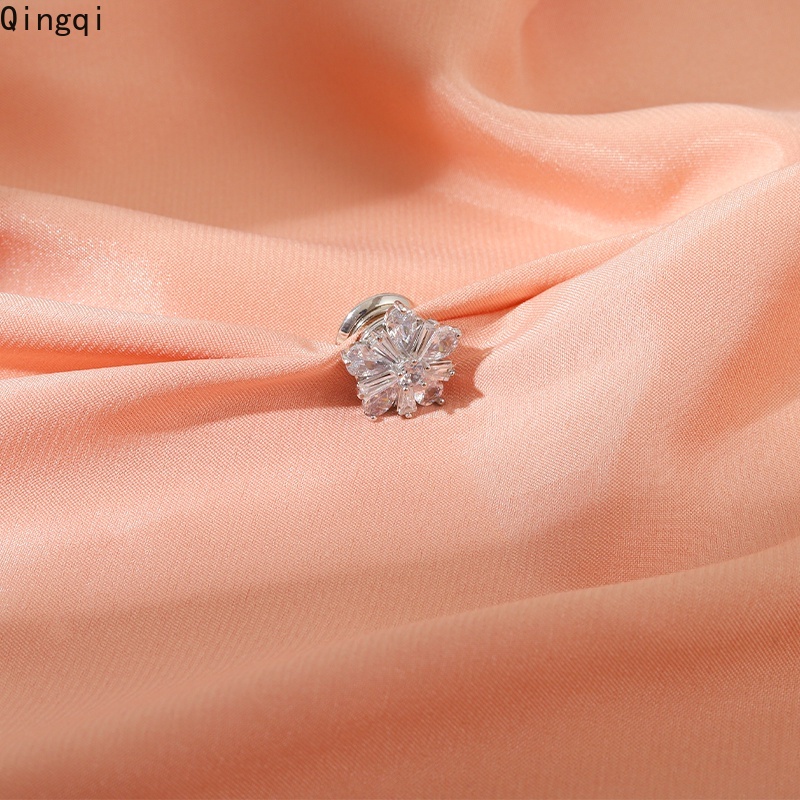 Ghim cài áo MISS ZOE hình hoa đính đá thời trang