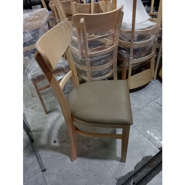 Ghế gỗ lưng mặt trăng