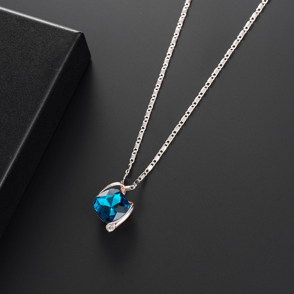 Set Dây Chuyền Và Đôi Khuyên Tai Đính Đá Pha Lê Thiết Kế Duyên Dáng